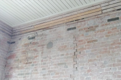 24.漆喰の下の構造物