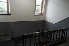 32.中央階段を１階へ