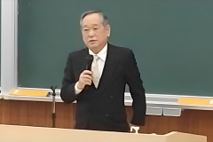 入部式でお祝いの言葉を贈る村田会長