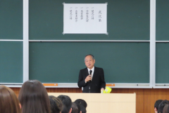 入部式でお祝いの言葉を贈る村田会長