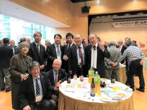 講演者を囲んで