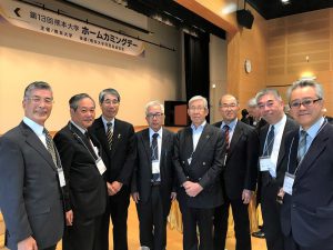 卒業生表彰者を囲んで