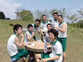 三池山山頂にて３年生の写真