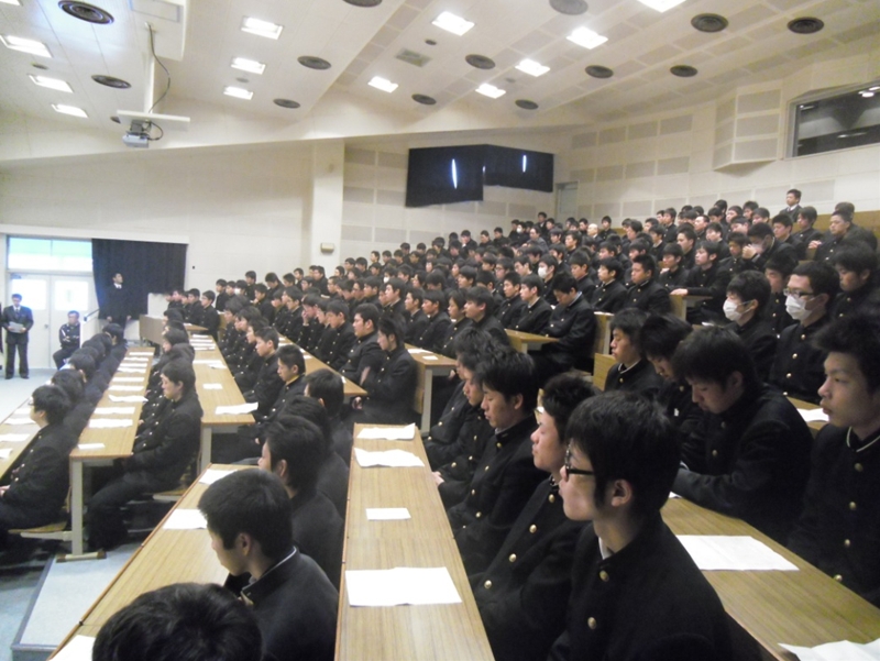 福岡県立三池工業高等学校同窓会「同帰会」 » トピックス » 平成24年2月22日（水）「同帰会入会式」が開かれました。